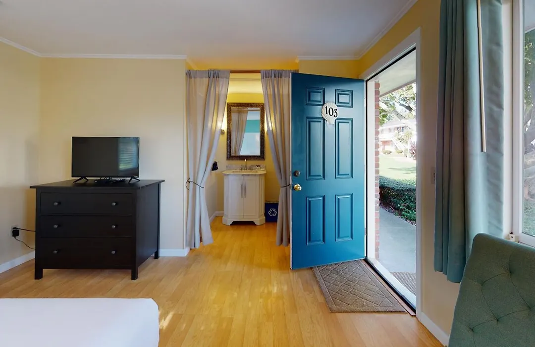 Breezeway Boutique Hotel-1